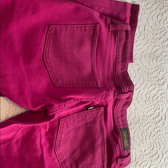 Burgundy Levi Jeans - Picture 4 of 5